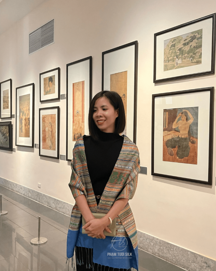 Khăn thổ cẩm tơ tằm thủ công