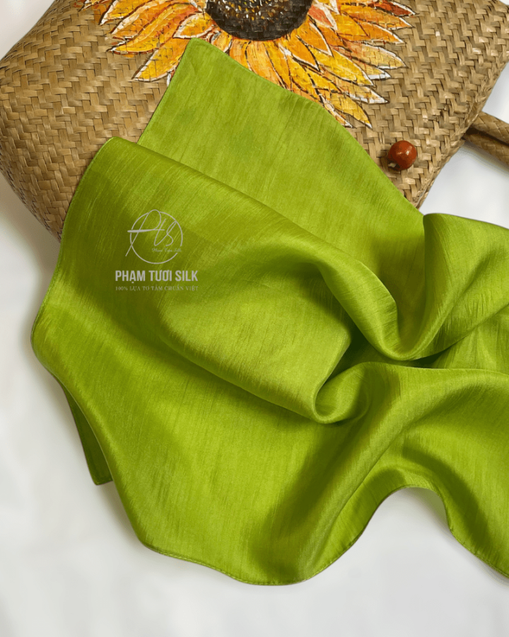 Khăn Lụa Tơ Tằm Vuông Màu Xanh Nõn Chuối (50x50cm)