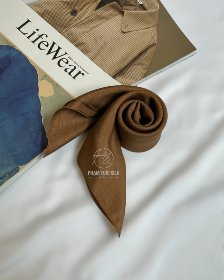 Khăn Lụa Tơ Tằm Vuông Màu Nâu (50x50cm)