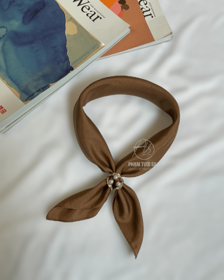 Khăn Lụa Tơ Tằm Vuông Màu Nâu (50x50cm)