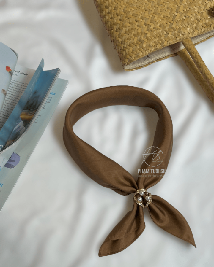 Khăn Lụa Tơ Tằm Vuông Màu Nâu (50x50cm)