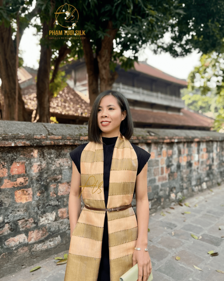 Khăn thổ cẩm tơ tằm thủ công