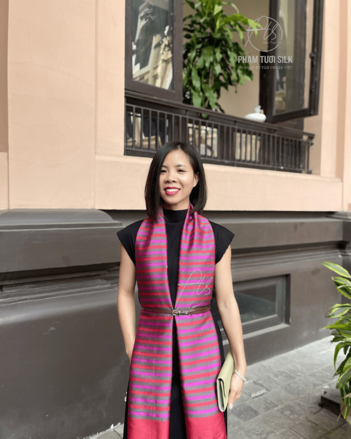 Khăn thổ cẩm tơ tằm thủ công