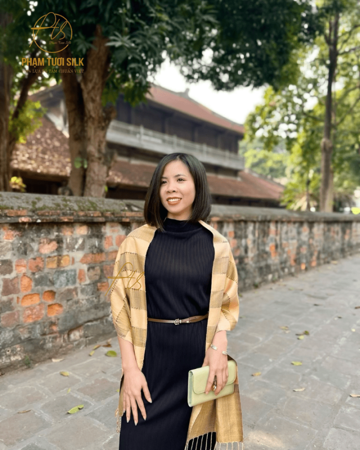 Khăn thổ cẩm tơ tằm thủ công