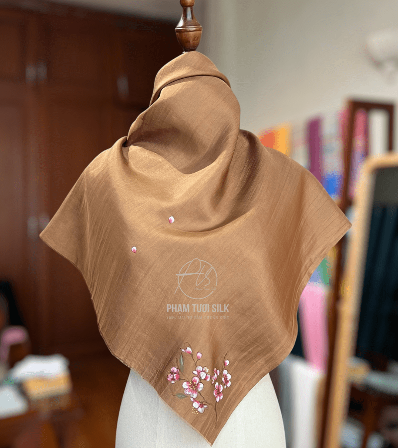 Khăn lụa tơ tằm vuông vẽ tay hoa Đào (85x85cm)
