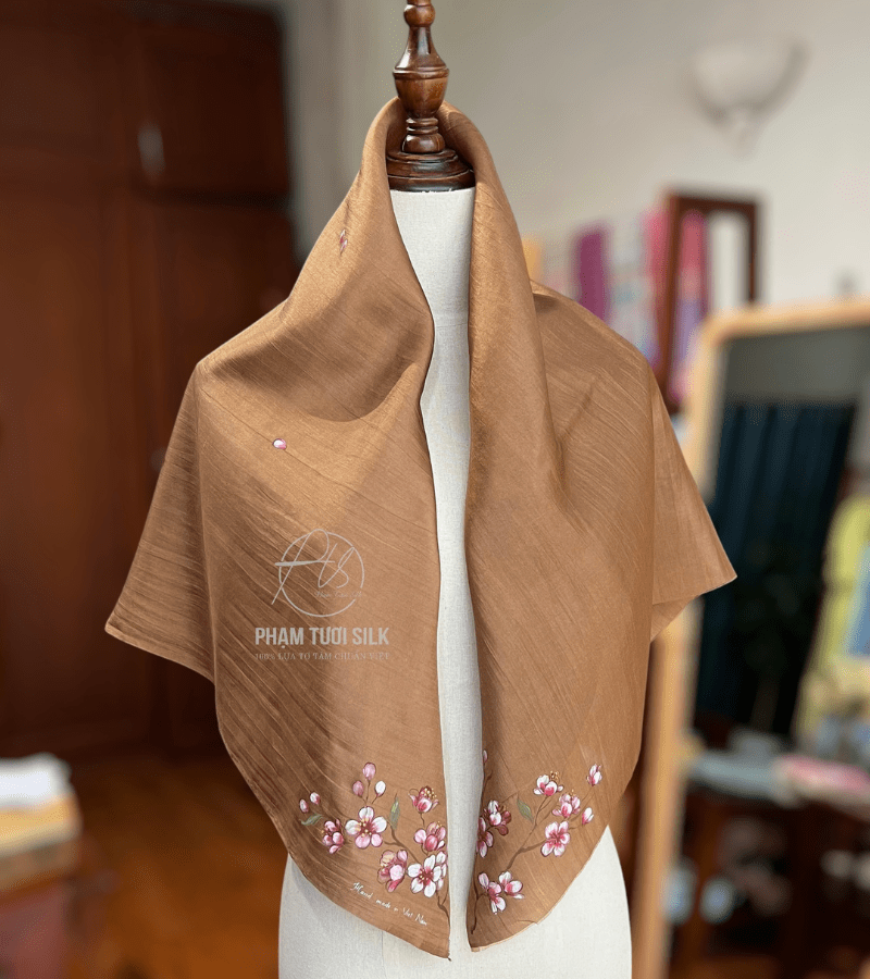 Khăn lụa tơ tằm vuông vẽ tay hoa Đào (85x85cm)