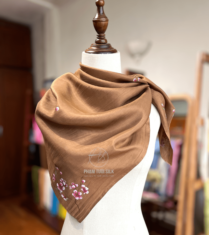 Khăn lụa tơ tằm vuông vẽ tay hoa Đào (85x85cm)