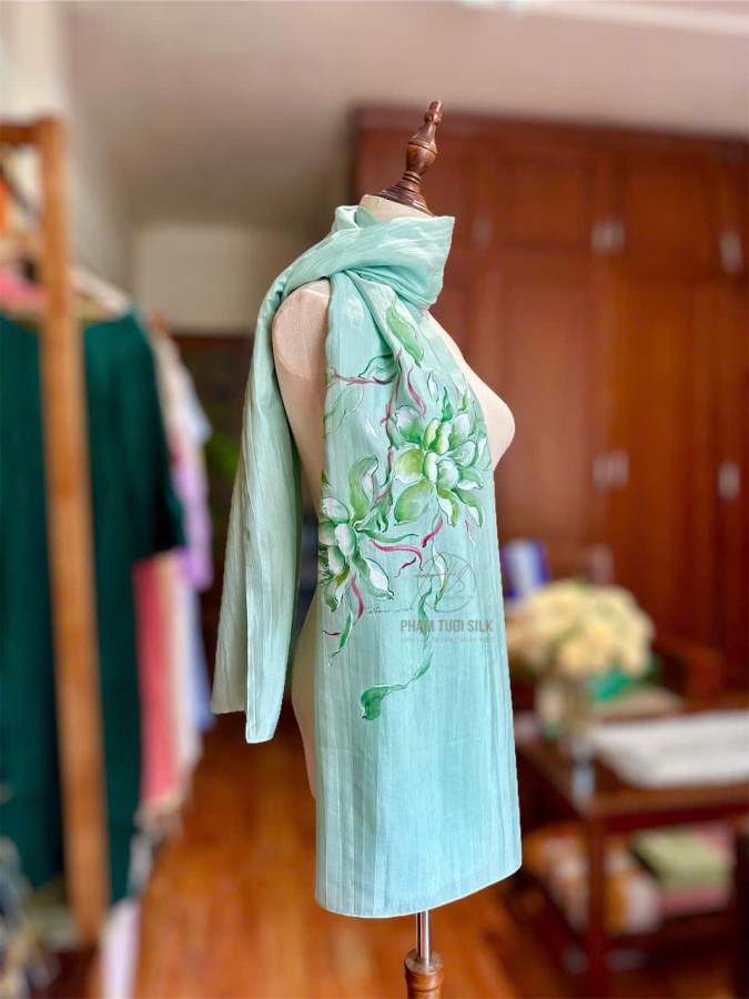 Khăn lụa tơ tằm vẽ tay hoa Quỳnh