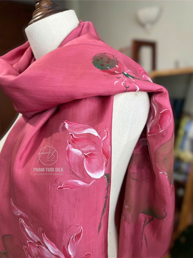 Khăn lụa tơ tằm vẽ tay hoa Sen 