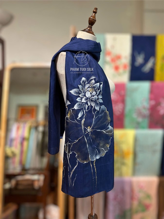 Khăn lụa tơ tằm vẽ tay hoa Sen