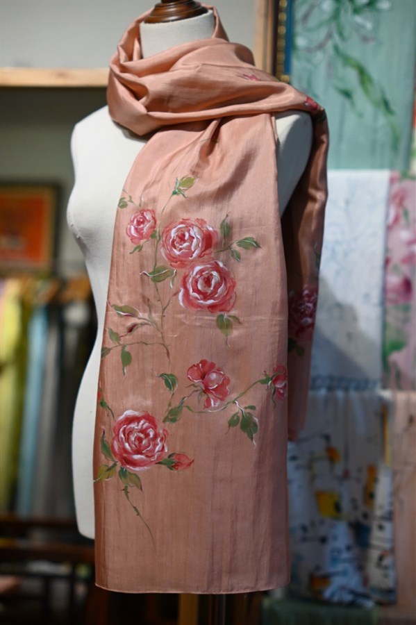 Khăn lụa tơ tằm vẽ tay hoa Hồng