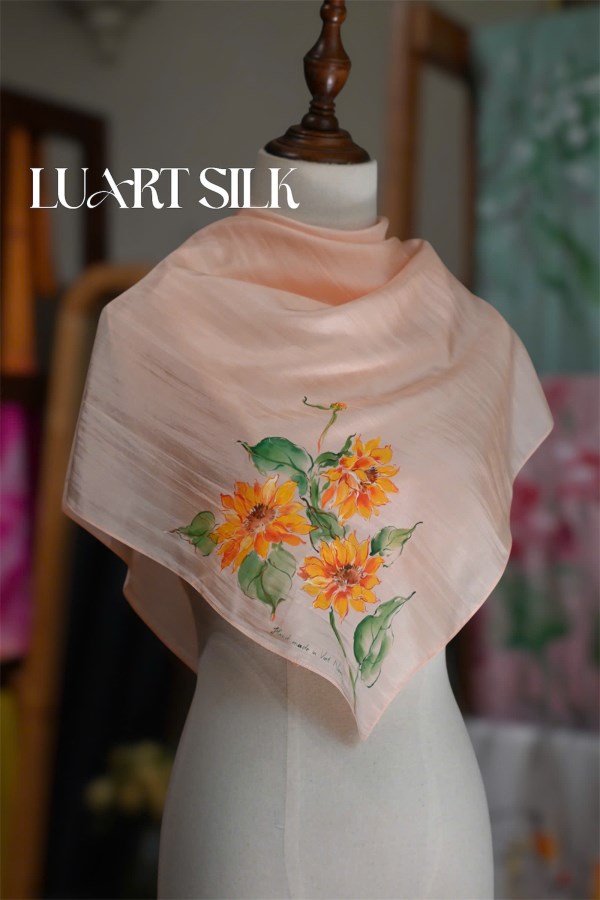 Khăn lụa tơ tằm vuông vẽ tay (85x85cm)