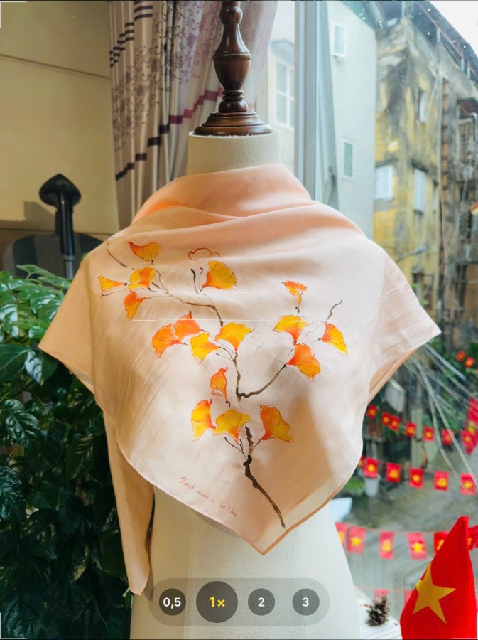 Khăn lụa tơ tằm vuông vẽ tay (85x85cm)