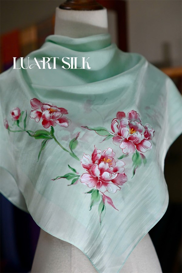 Khăn lụa tơ tằm vuông vẽ tay (85x85cm)