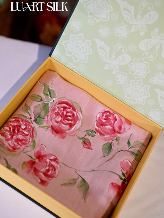 Khăn lụa tơ tằm vuông vẽ tay (85x85cm)