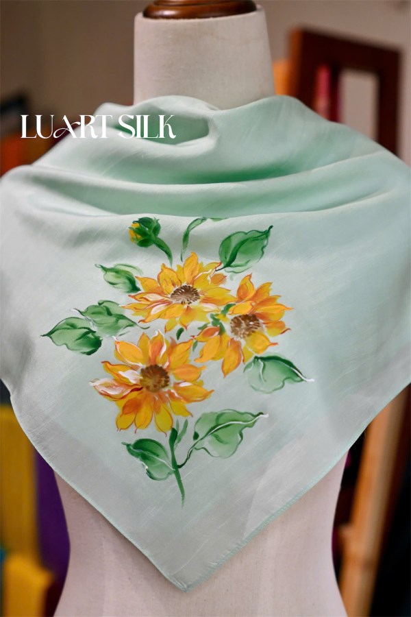 Khăn lụa tơ tằm vuông vẽ tay (85x85cm)