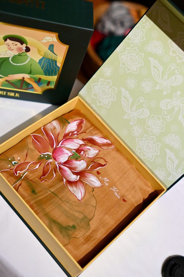 Khăn lụa tơ tằm vẽ tay (85x180cm) 