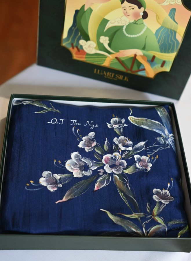 Khăn lụa tơ tằm vẽ tay (85x180cm) 