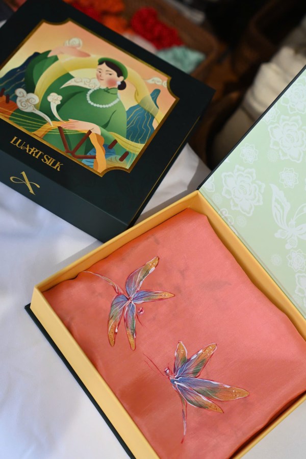 Khăn lụa tơ tằm vẽ tay (85x180cm) 