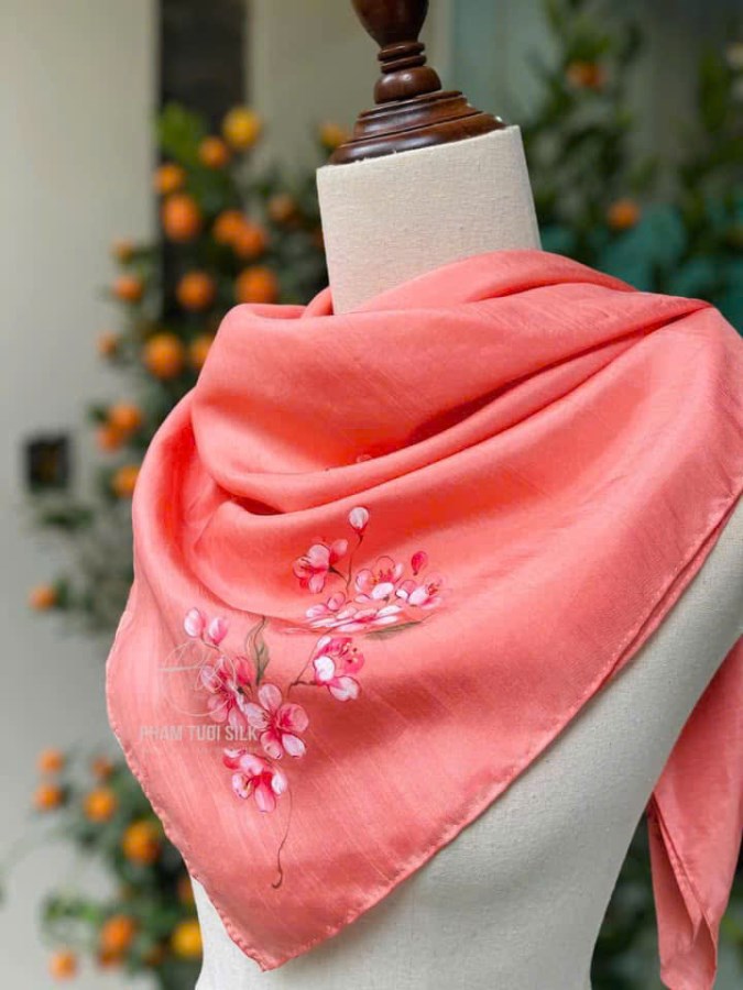 Khăn lụa tơ tằm vuông vẽ tay (85x85cm)