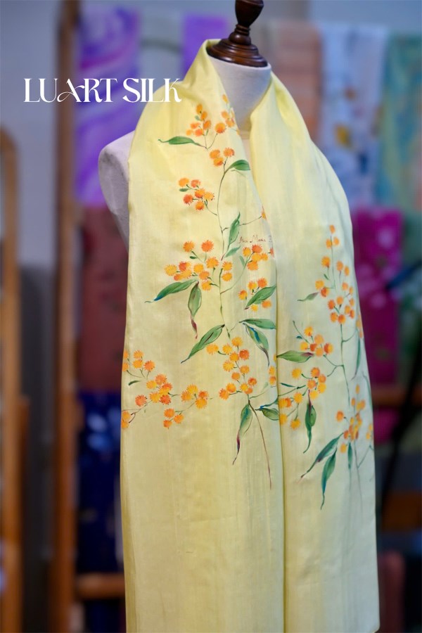 Khăn lụa tơ tằm vẽ tay hoa Golden Wattle