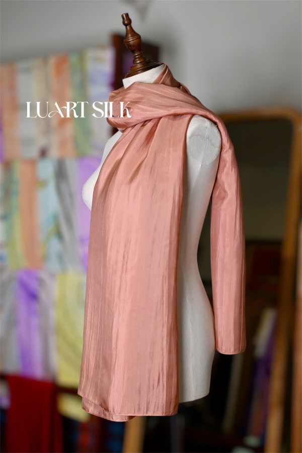 Khăn lụa tơ tằm trơn màu bã trầu