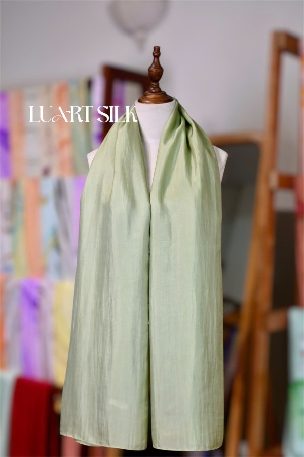 Khăn lụa tơ tằm trơn màu xanh cốm