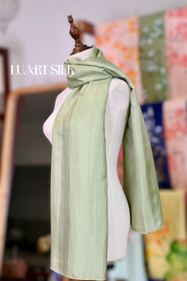 Khăn lụa tơ tằm trơn màu xanh cốm