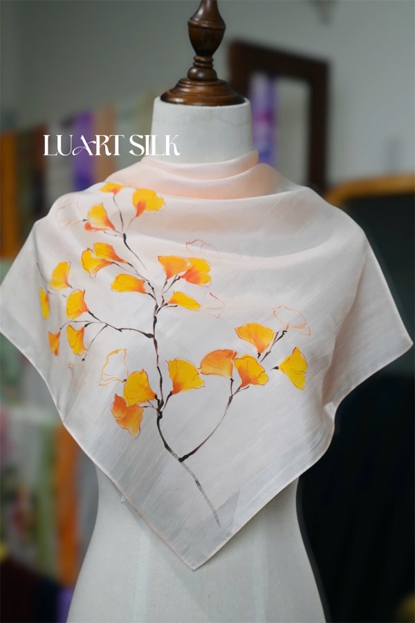 Khăn lụa tơ tằm vuông vẽ tay (85x85cm)