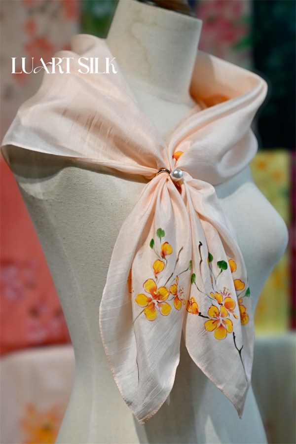 Khăn lụa tơ tằm vuông vẽ tay (85x85cm)