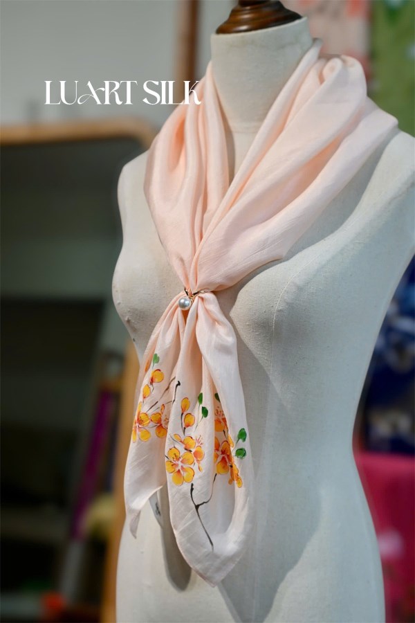 Khăn lụa tơ tằm vuông vẽ tay (85x85cm)