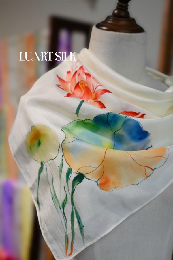 Khăn lụa tơ tằm vuông vẽ tay (85x85cm)