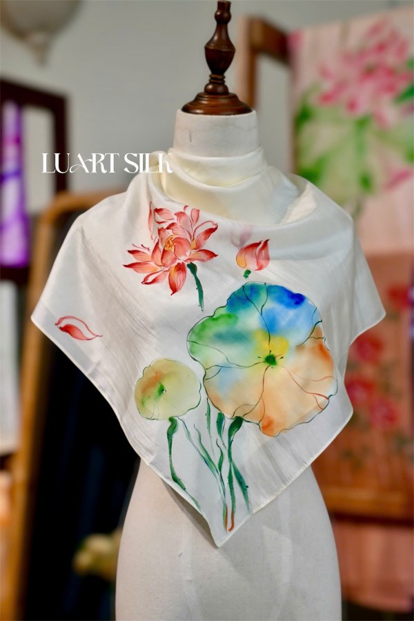 Khăn lụa tơ tằm vuông vẽ tay (85x85cm)