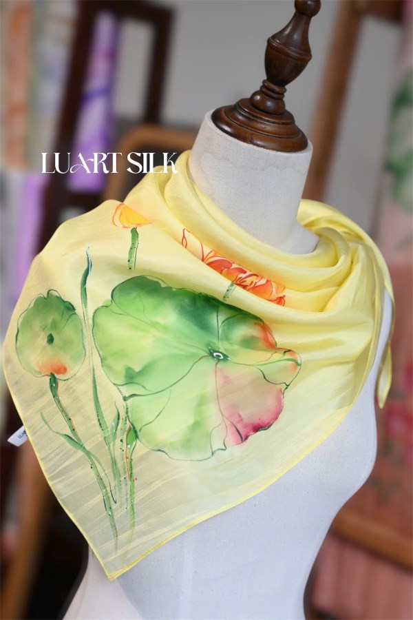 Khăn lụa tơ tằm vuông vẽ tay (85x85cm)