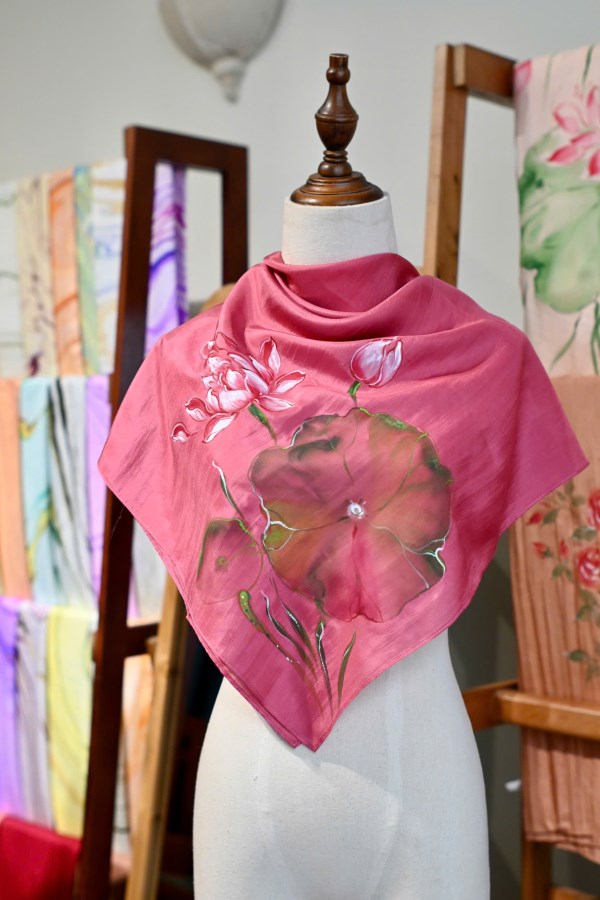 Khăn lụa tơ tằm vuông vẽ tay (85x85cm)