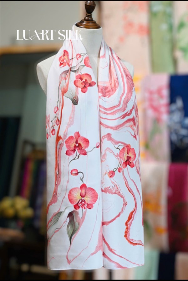 Khăn thuỷ ấn + vẽ tay 