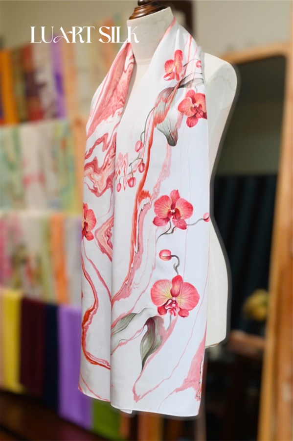 Khăn thuỷ ấn + vẽ tay 