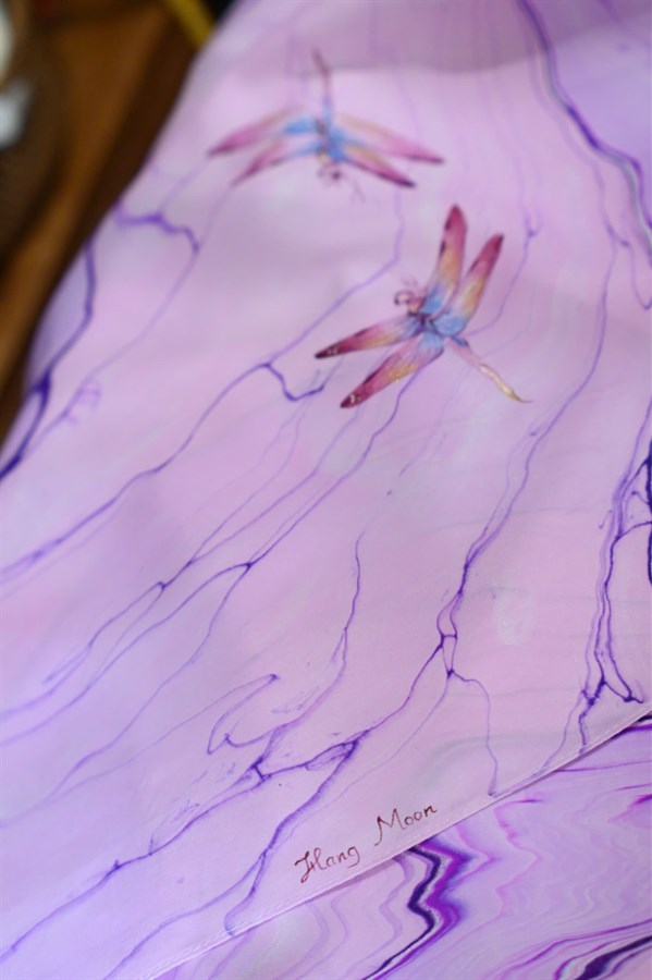 Khăn thuỷ ấn + vẽ tay 