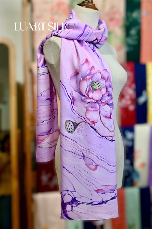 Khăn thuỷ ấn + vẽ tay 