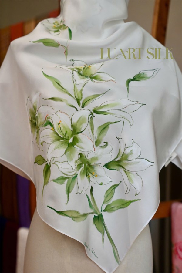 Khăn vuông vẽ tay