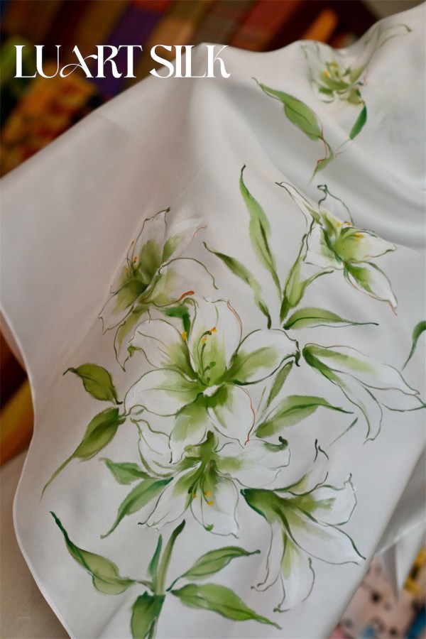 Khăn vuông vẽ tay