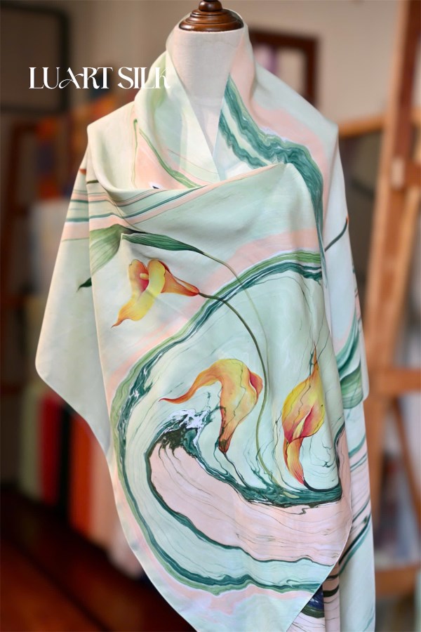 Khăn thuỷ ấn + vẽ tay 