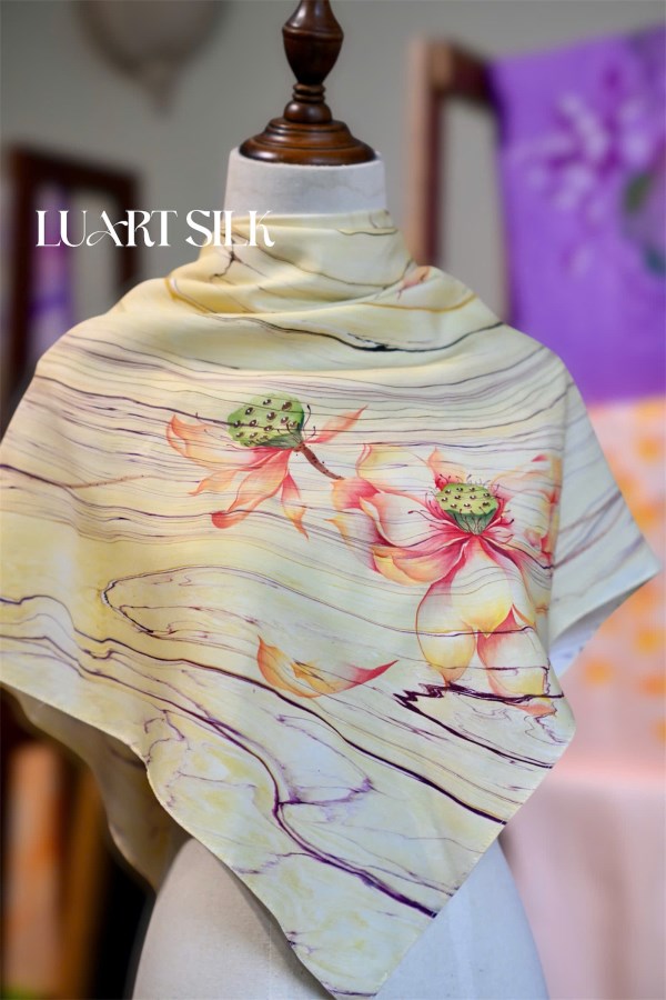 Khăn vuông thuỷ ấn + vẽ tay