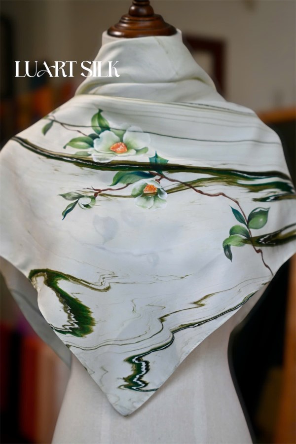 Khăn vuông thuỷ ấn + vẽ tay