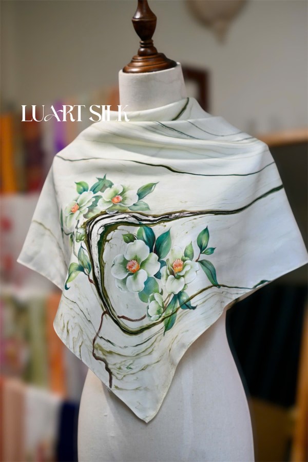 Khăn vuông thuỷ ấn + vẽ tay