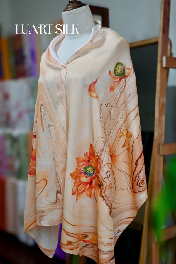 Khăn thuỷ ấn + vẽ tay 