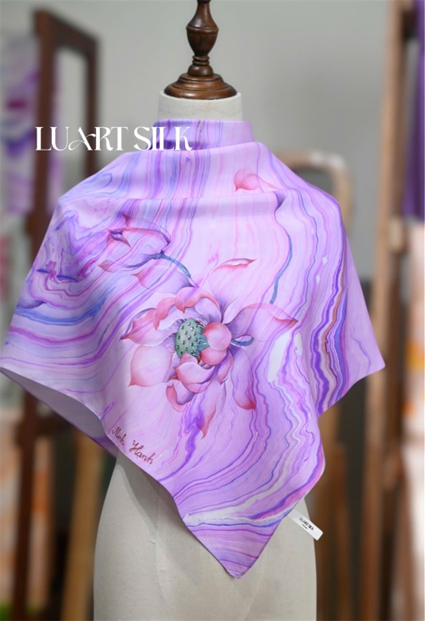 Khăn vuông thuỷ ấn + vẽ tay