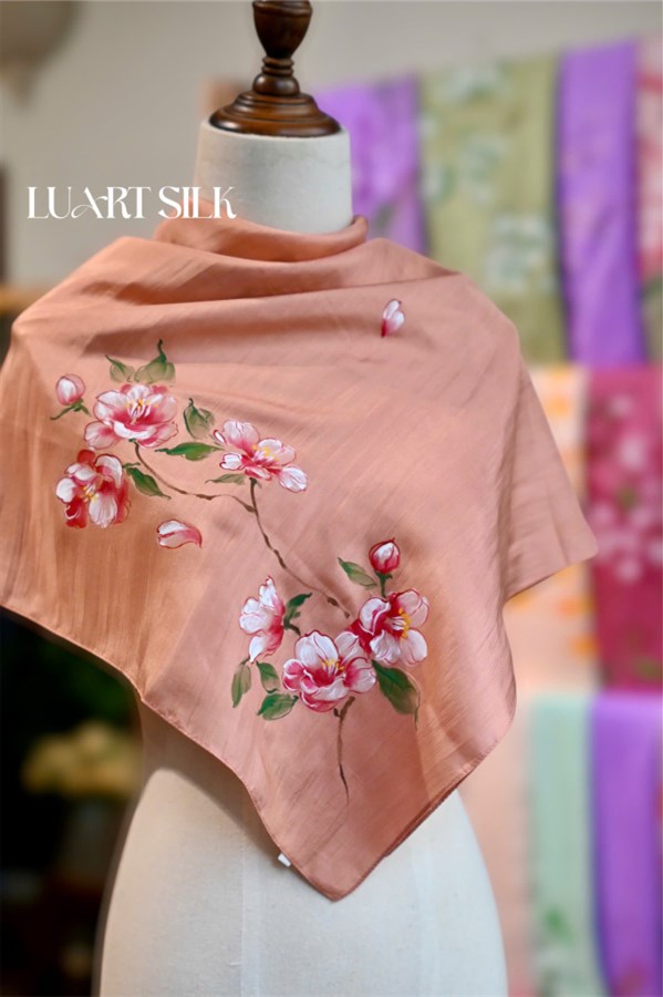 Khăn lụa tơ tằm vuông vẽ tay (85x85cm)