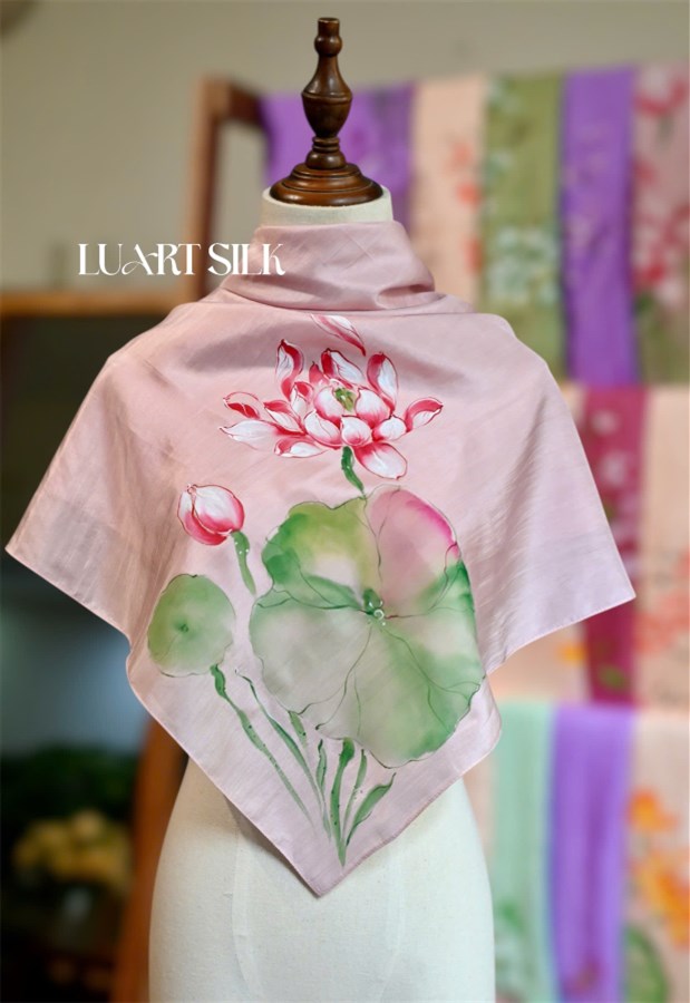 Khăn lụa tơ tằm vuông vẽ tay (85x85cm)