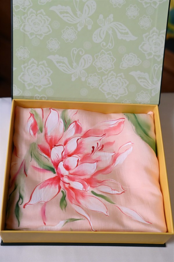 Khăn lụa tơ tằm vẽ tay (85x180cm) 